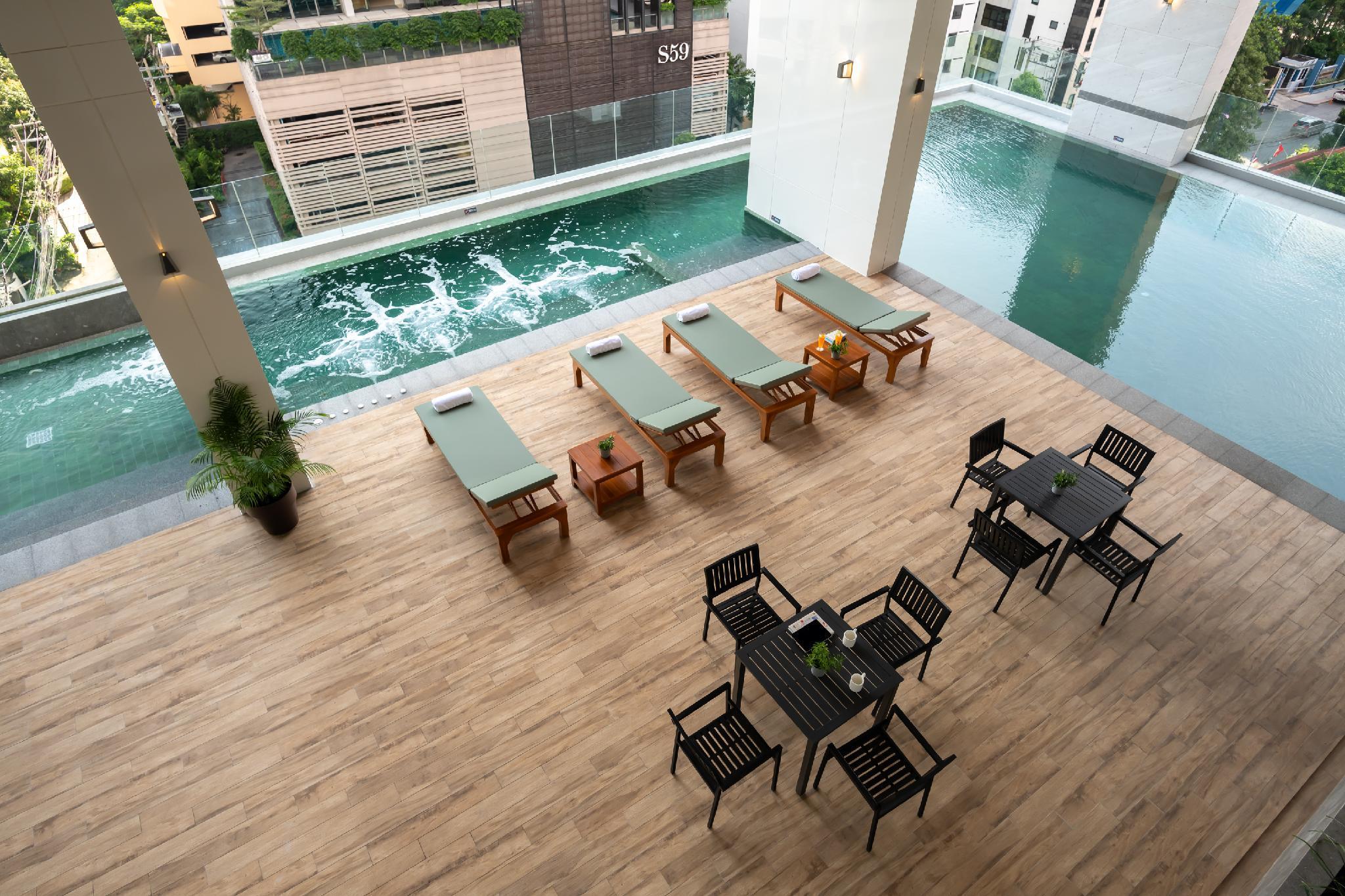 Jasmine 59 Hotel Bangkok Exterior foto The pool at the hotel