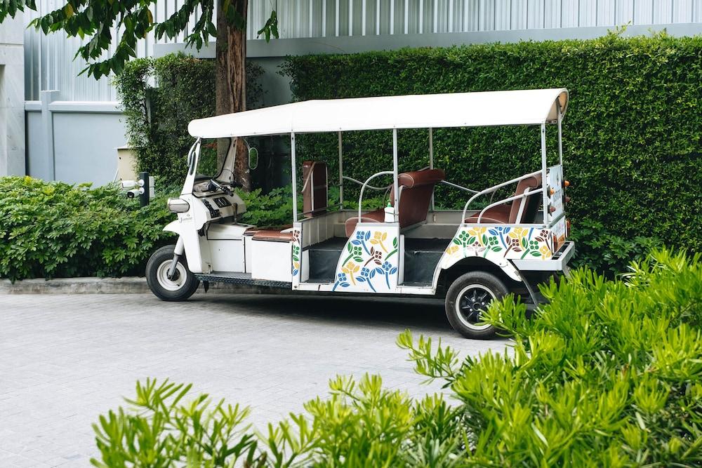 Jasmine 59 Hotel Bangkok Exterior foto A tuk-tuk in Bangkok