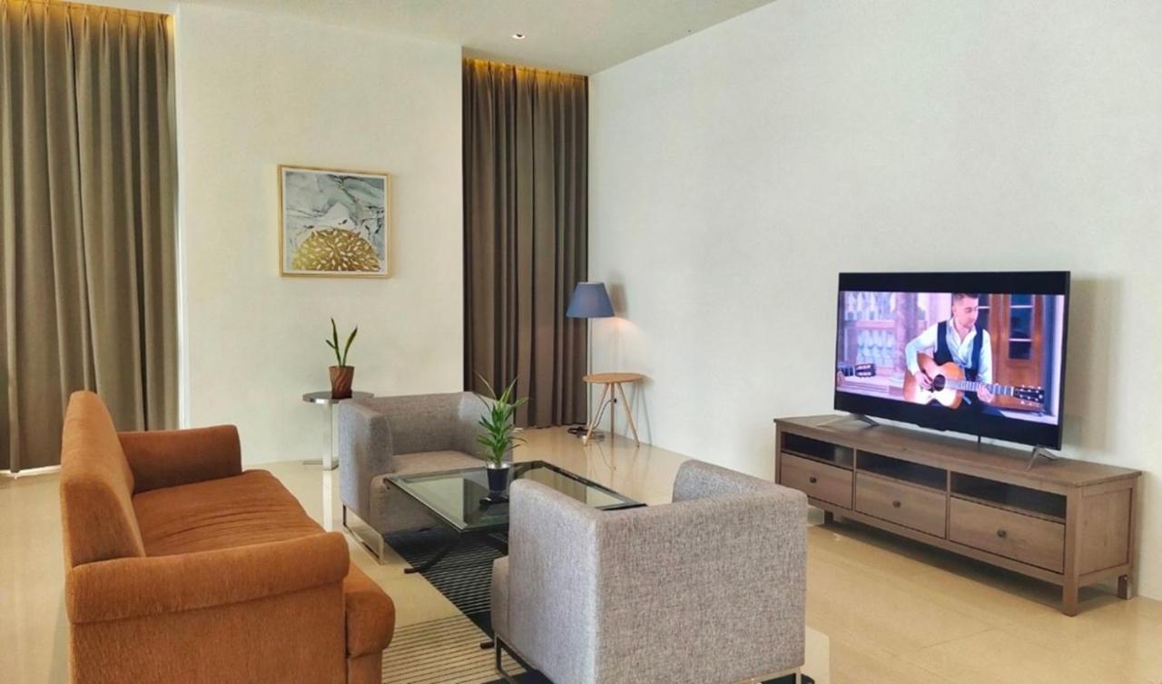 Jasmine 59 Hotel Bangkok Exterior foto A living room in a serviced apartment in Ho Chi Minh City, Vietnam